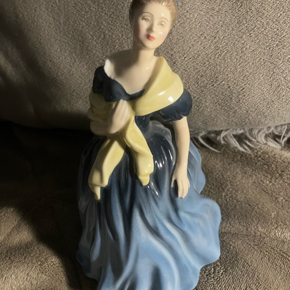 1963 Royal Doulton "Adrienne" Figure Signed 76655 Blue Dress Yellow Shawl - Picture 5 of 5